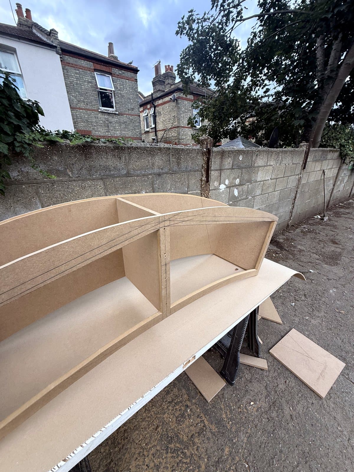 Storage boxes between the curved frames