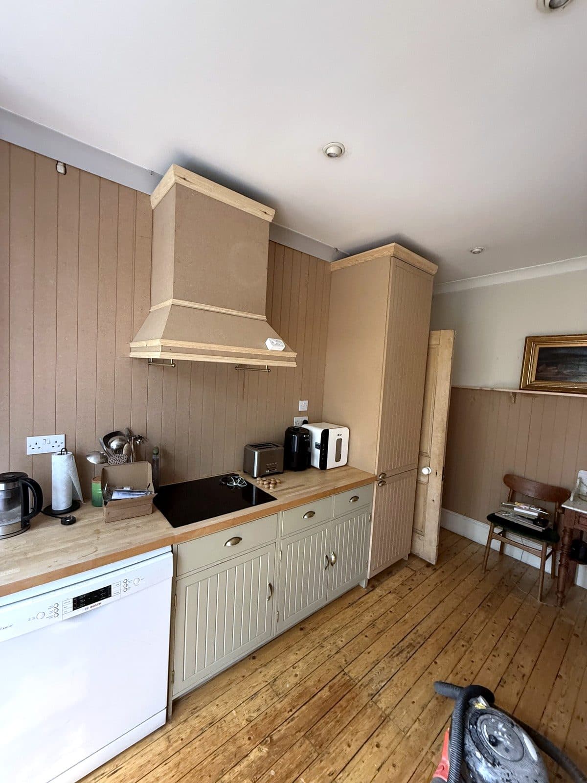 The boxed-in cooker hood