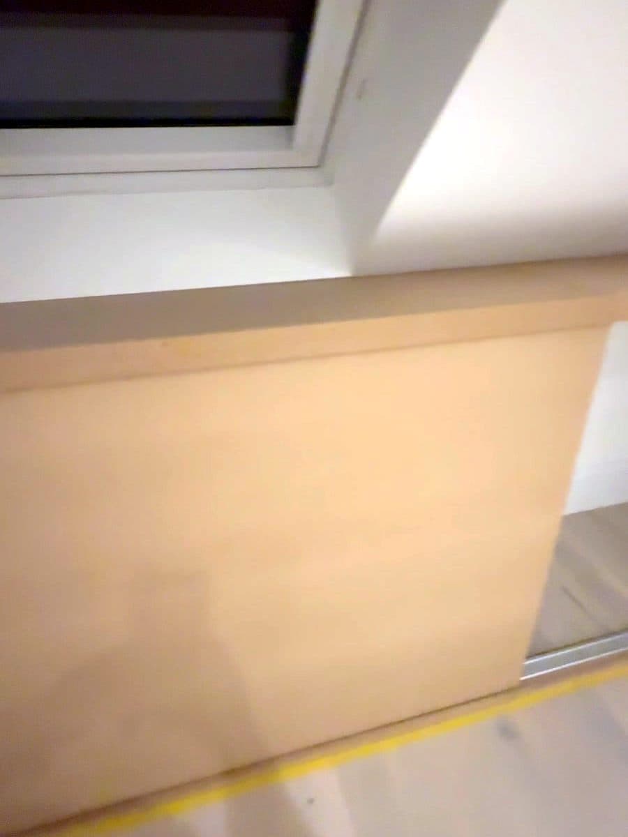 Sliding door along the low wall