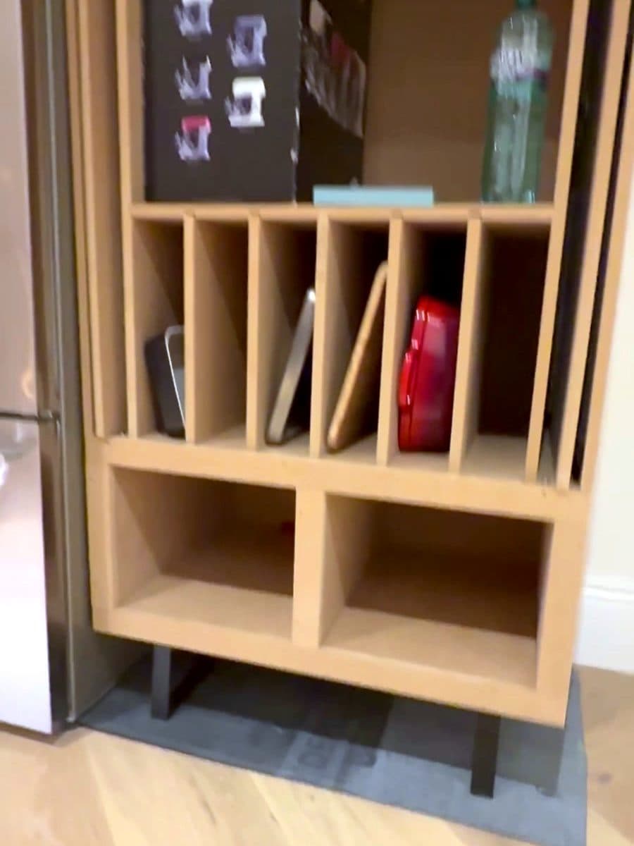 Close-up of the tray dividers and cubbies