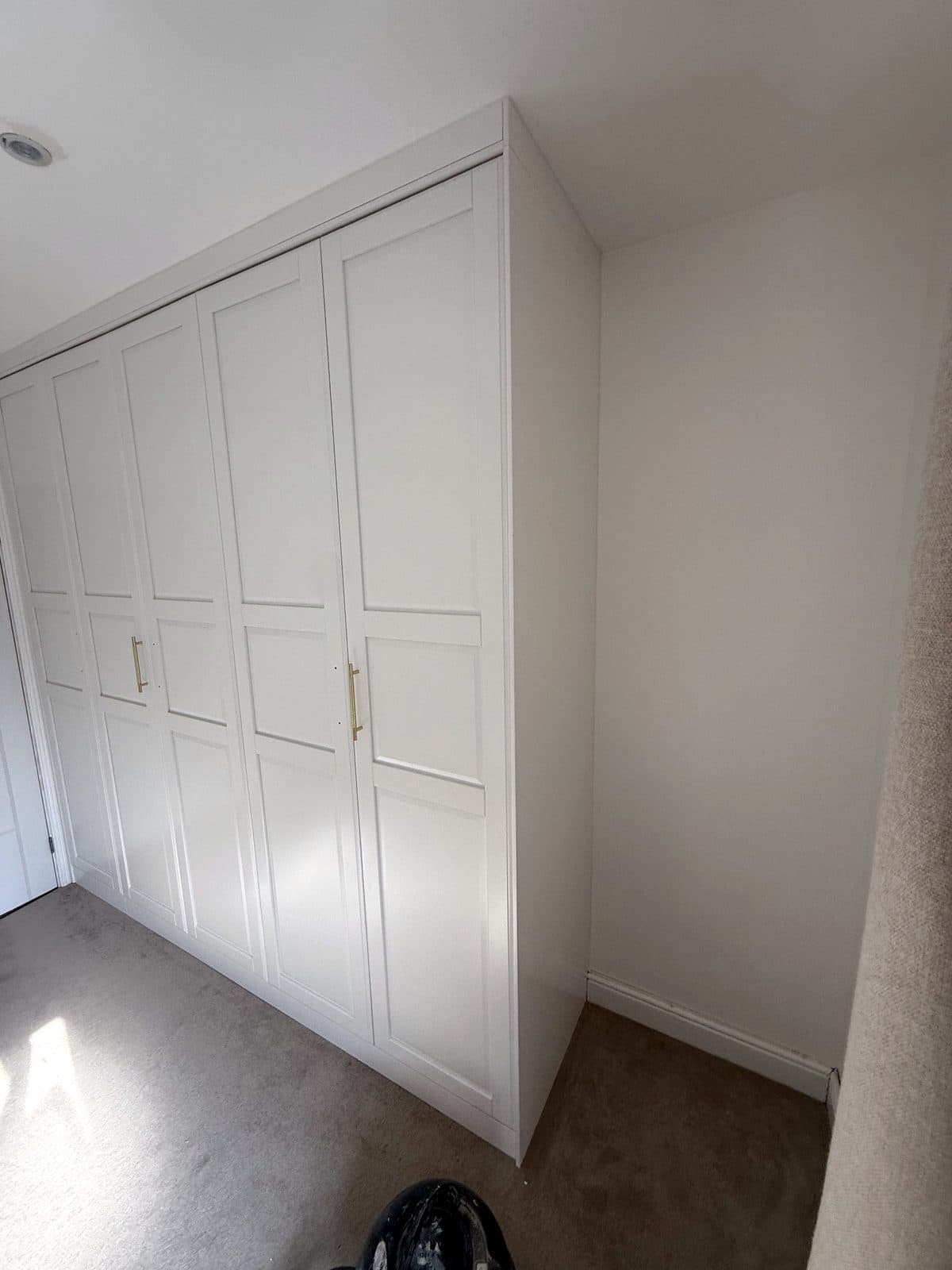 Side of the wardrobe, filled to the wall
