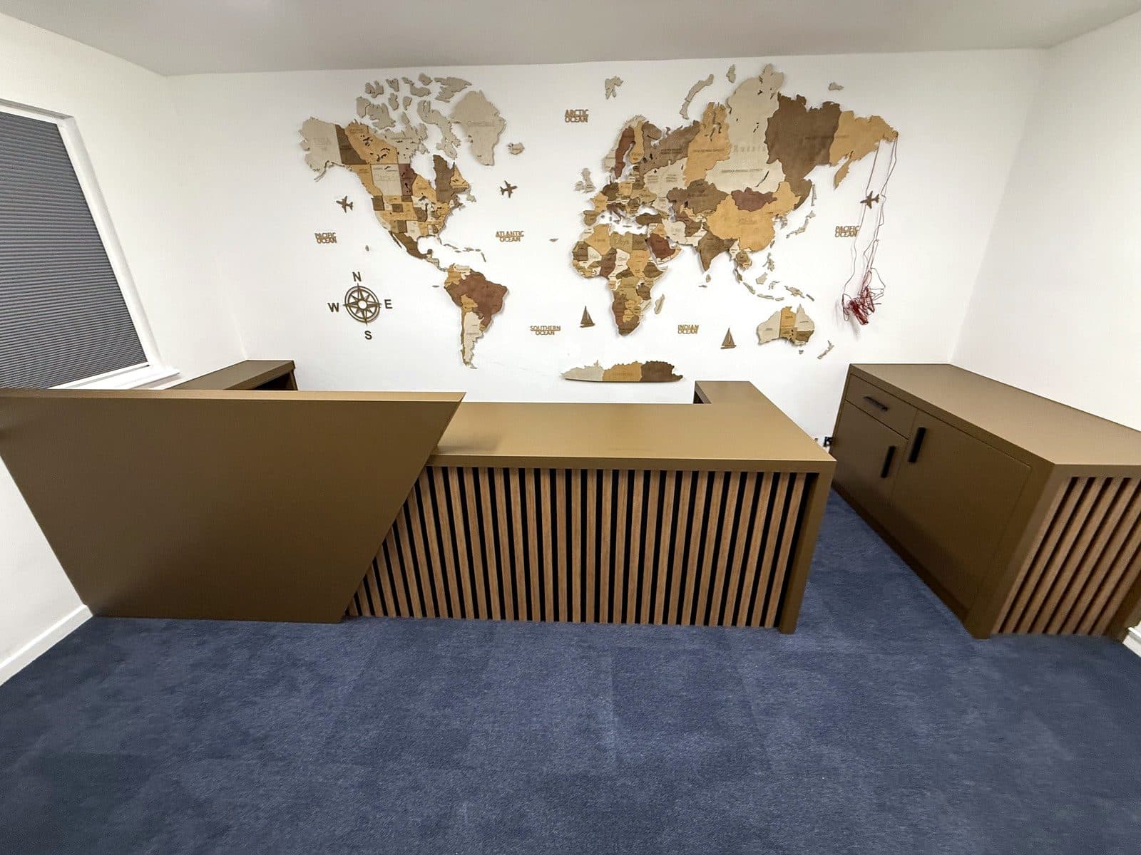 Reception desk and side unit
