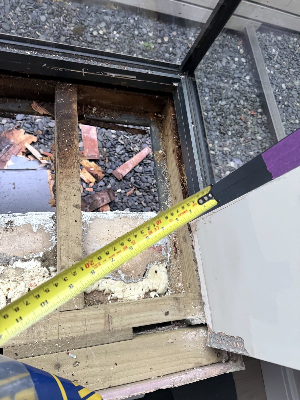 Measuring the corner of the old frame