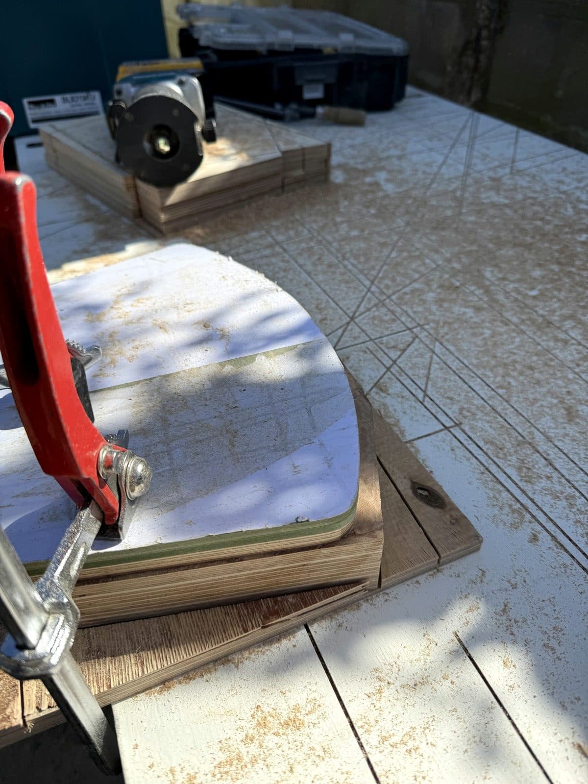 Router following the template