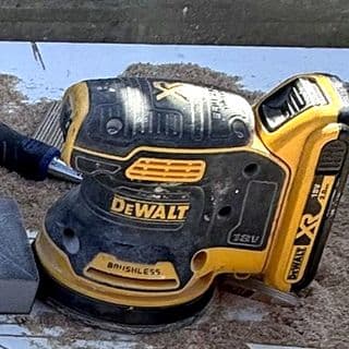 Raf's DeWalt Random Orbital Sander on a job