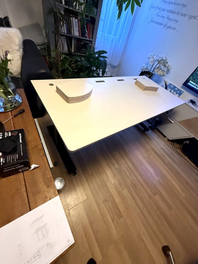 The desk top and both stands from above