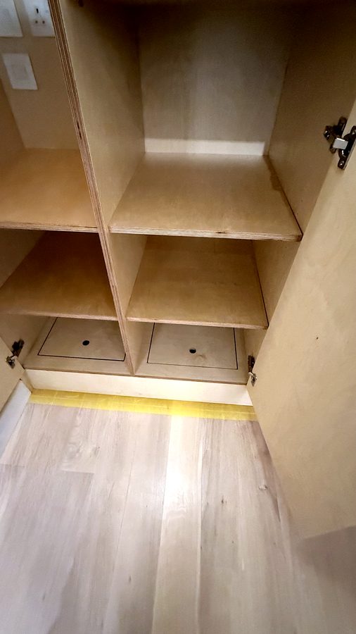 Floor panels with finger holes