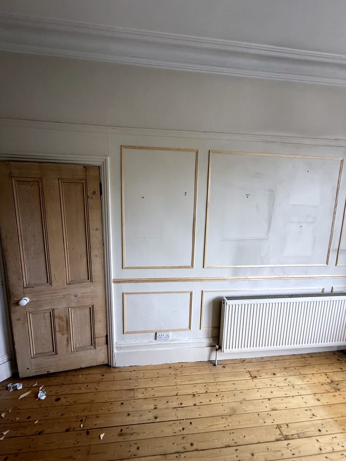 Frames round the door, the gap to the architrave the same as between panels